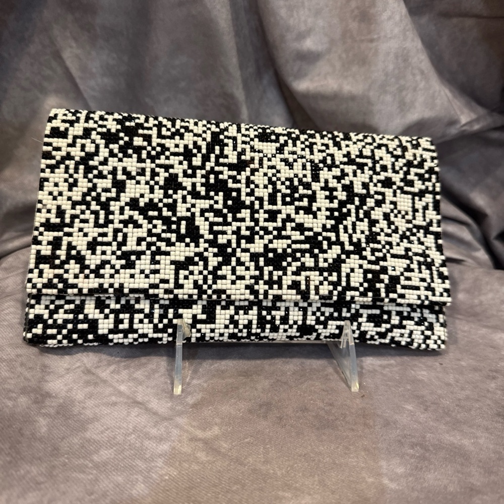 Sondra Roberts Black and White Beaded‎ Clutch w/chain